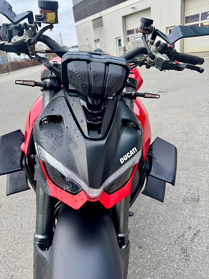 Ducati Streetfighter V4 7 of 22