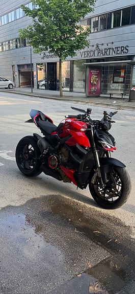 Ducati Streetfighter V4 2 of 22