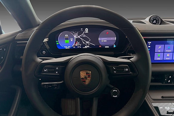 Porsche Macan 4 9 of 15