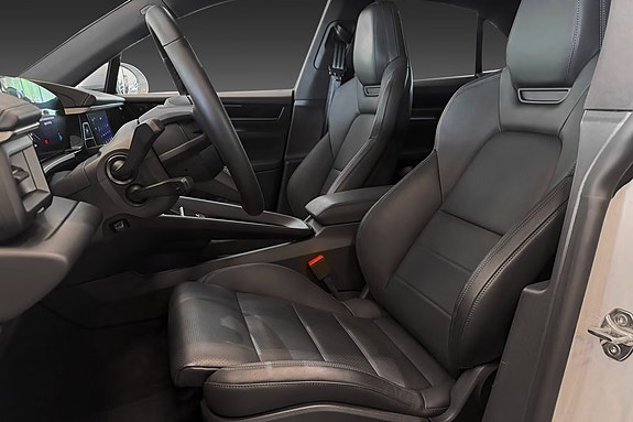 Porsche Macan 4 6 of 15