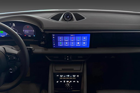 Porsche Macan 4 10 of 15