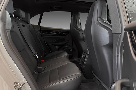Porsche Macan 4 12 of 15