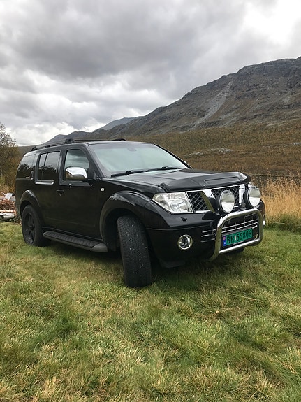 Nissan Pathfinder 2 of 13