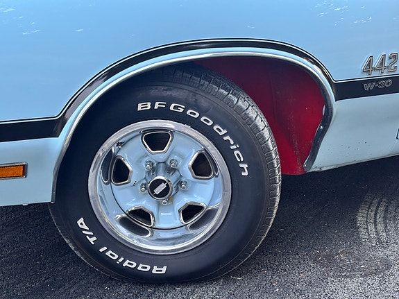 Oldsmobile 442 2 of 29
