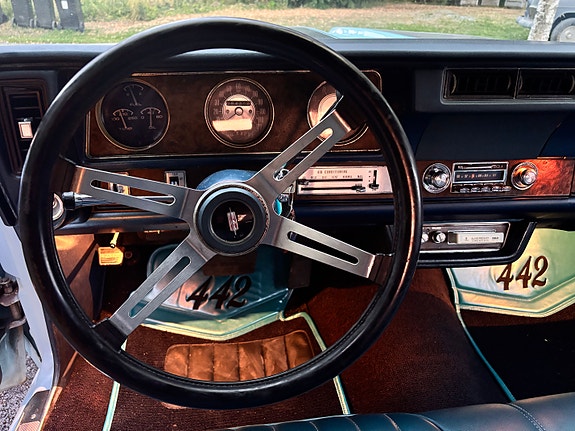 Oldsmobile 442 23 of 29