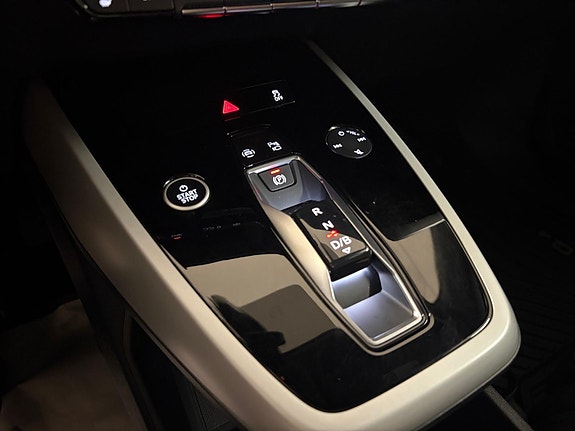Audi Q4 e-tron 13 of 27