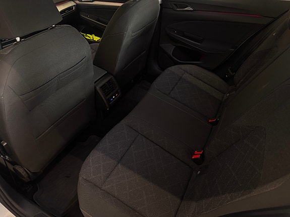 Volkswagen Golf VIII 12 of 30