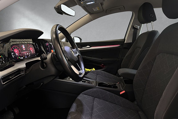 Volkswagen Golf VIII 11 of 30