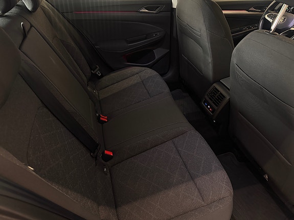 Volkswagen Golf VIII 13 of 30