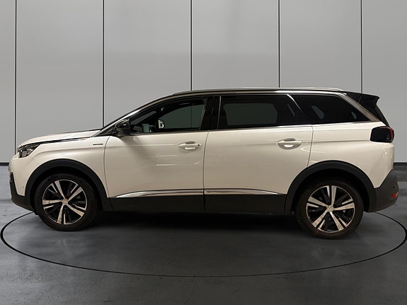 Peugeot 5008 2 of 28