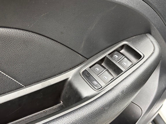 MG ZS EV 24 of 30