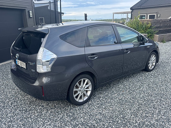 Toyota Prius+ 3 of 23