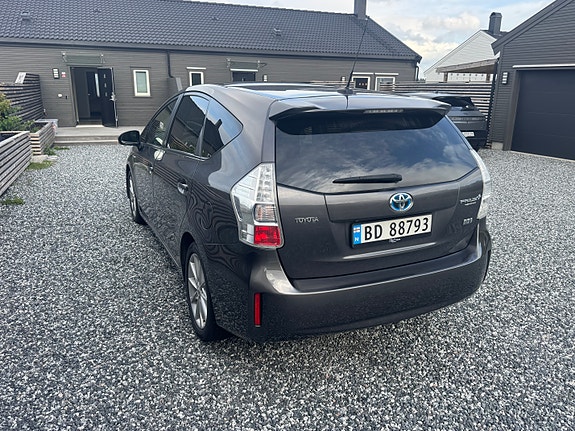 Toyota Prius+ 6 of 23