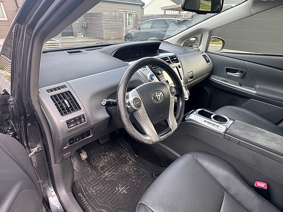 Toyota Prius+ 9 of 23