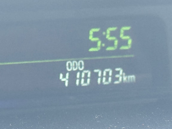 Toyota Prius+ 19 of 23