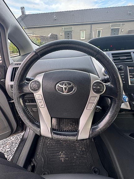 Toyota Prius+ 13 of 23