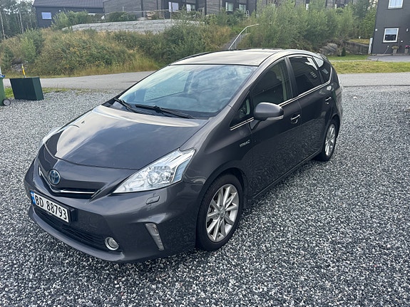 Toyota Prius+ 2 of 23