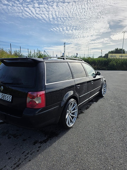 Volkswagen Passat 3 of 19
