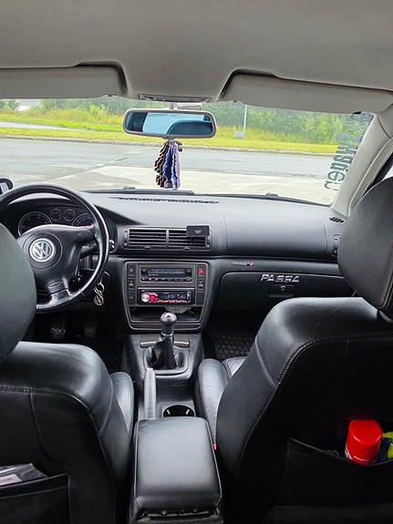 Volkswagen Passat 12 of 19