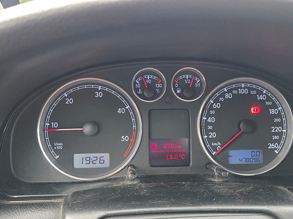 Volkswagen Passat 13 of 19