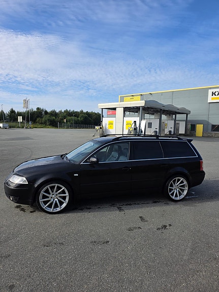 Volkswagen Passat 4 of 19