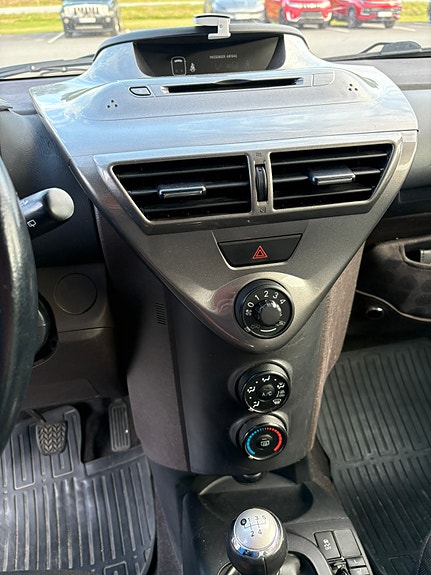 Toyota IQ 24 of 30