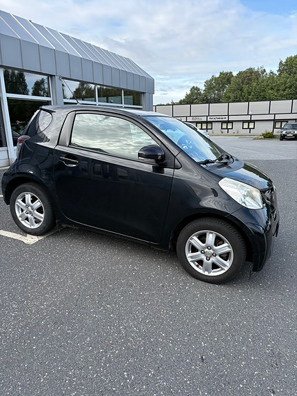 Toyota IQ 3 of 30