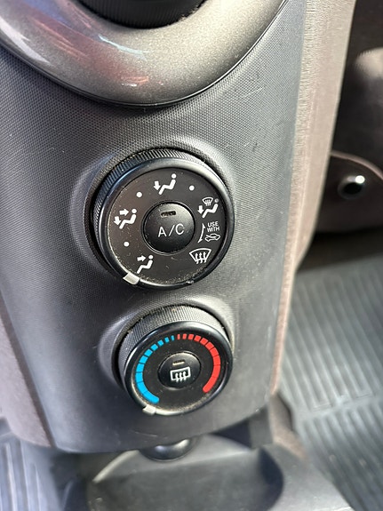 Toyota IQ 26 of 30