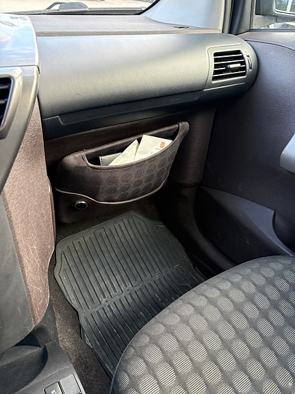 Toyota IQ 28 of 30