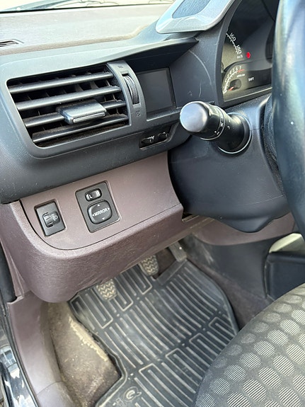 Toyota IQ 21 of 30