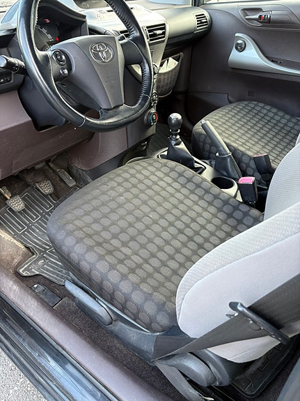 Toyota IQ 18 of 30
