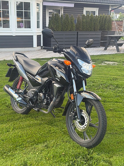 Honda CB 125F 3 of 3