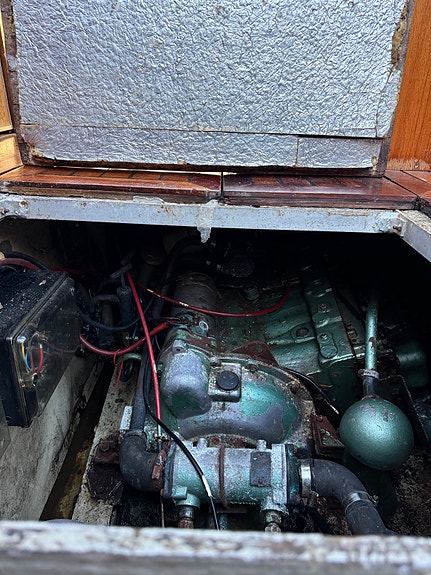 Fjord 27 AC – klassisk og romslig turbåt med flott treverk og Perkins diesel 22 of 30