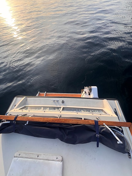 Fjord 27 AC – klassisk og romslig turbåt med flott treverk og Perkins diesel 4 of 30