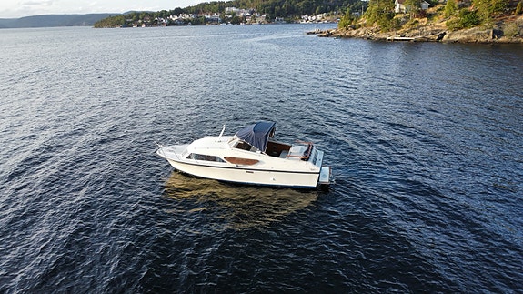 Fjord 27 AC – klassisk og romslig turbåt med flott treverk og Perkins diesel 8 of 30