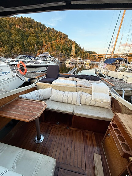Fjord 27 AC – klassisk og romslig turbåt med flott treverk og Perkins diesel 10 of 30
