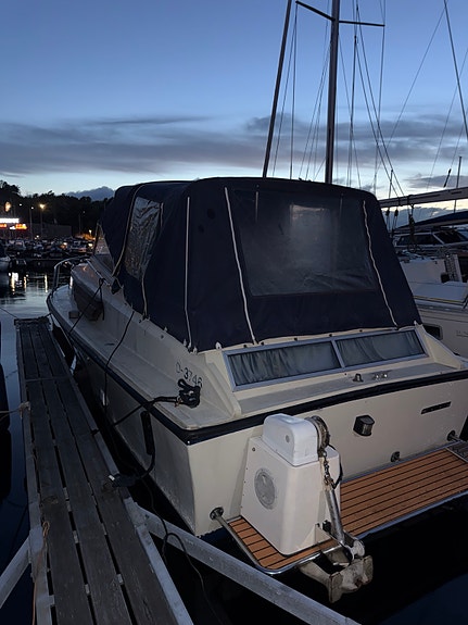 Fjord 27 AC – klassisk og romslig turbåt med flott treverk og Perkins diesel 30 of 30