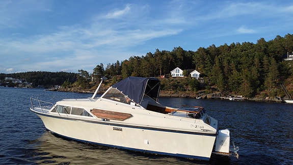 Fjord 27 AC – klassisk og romslig turbåt med flott treverk og Perkins diesel 6 of 30