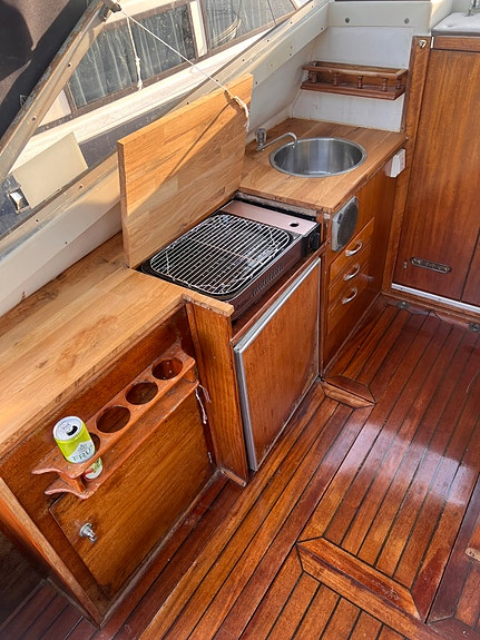 Fjord 27 AC – klassisk og romslig turbåt med flott treverk og Perkins diesel 11 of 30