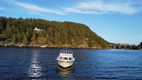 Fjord 27 AC – klassisk og romslig turbåt med flott treverk og Perkins diesel 7 of 30