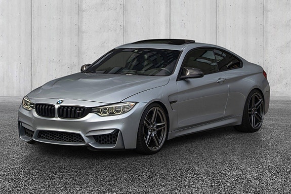 BMW M4 2 of 10