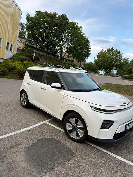 Kia e-Soul 2 of 11