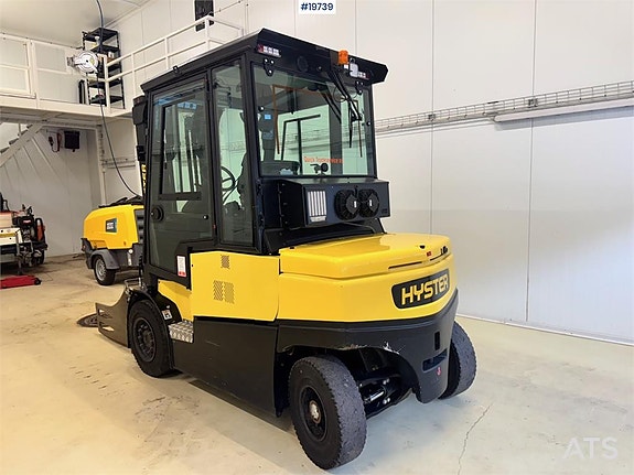 Hyster J4.0XN Forklift 3 of 30
