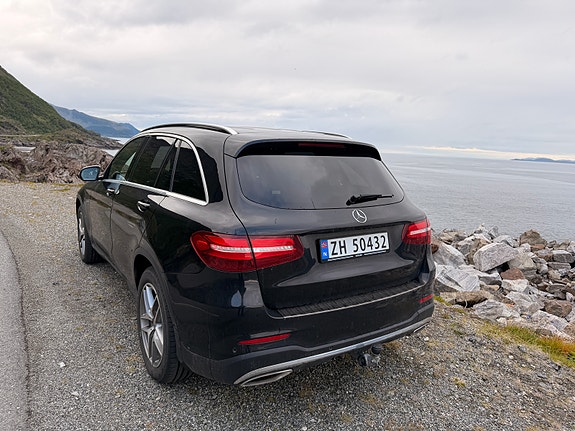 Mercedes-Benz GLC350 e 2 of 11
