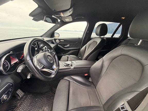 Mercedes-Benz GLC350 e 4 of 11