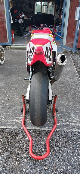 Suzuki GSX R 1100 4 of 7