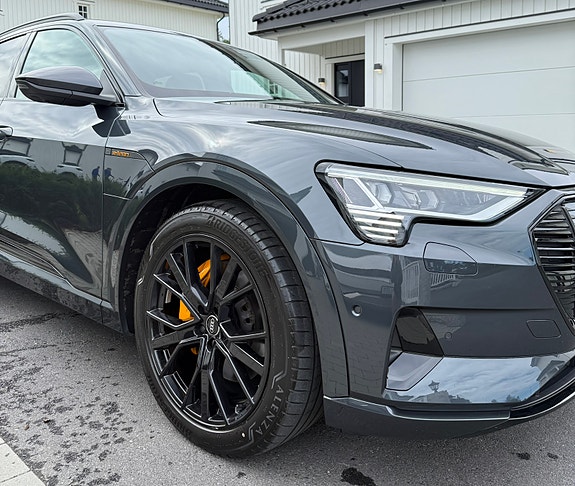 Audi e-tron 7 of 17