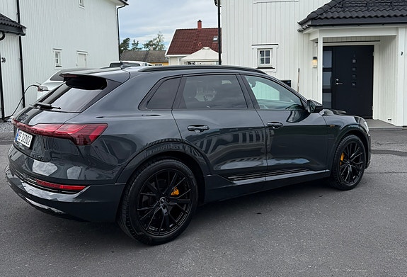 Audi e-tron 5 of 17