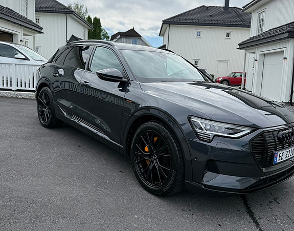 Audi e-tron 4 of 17