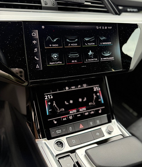 Audi e-tron 9 of 17